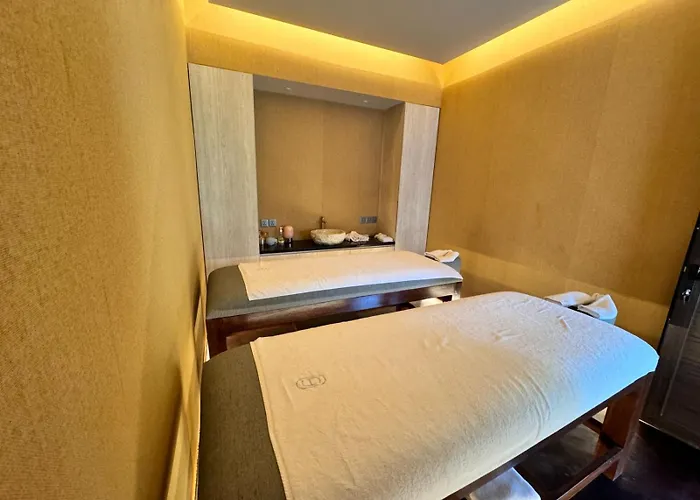 Poco Poco By Aayan Hotel